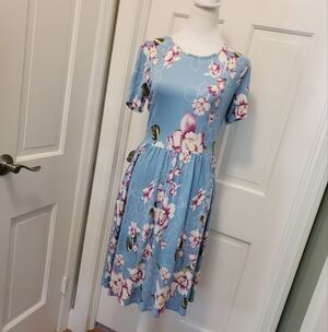 DB Moon Floral Print Short sleeve dress pockets, elastic waist Soft, Blue